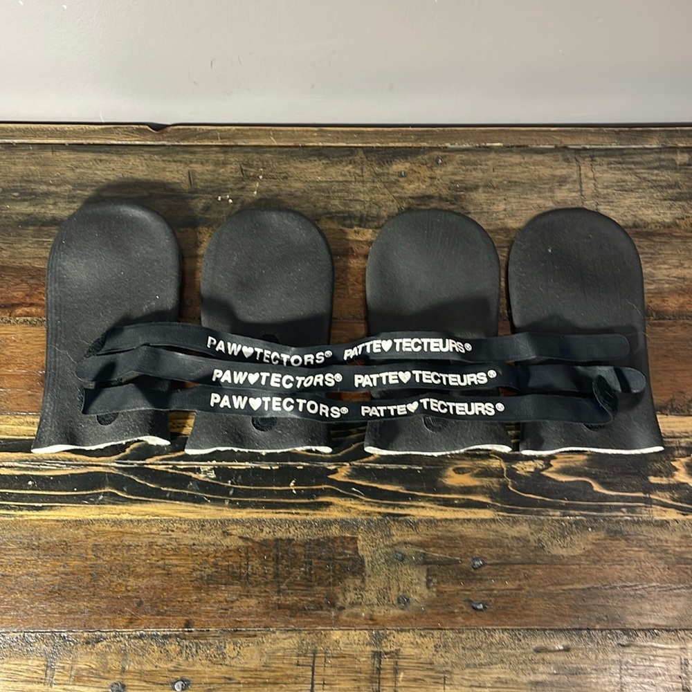 Paw Tectors XL thick rubber with l 3 Velcro bands made in Canada
